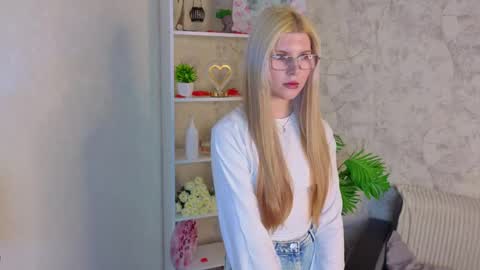 eusebiamalekan online show from May 18, 4:07 am
