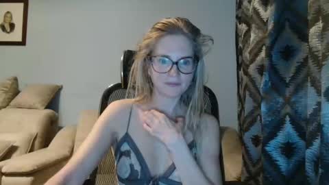 eva2323 online show from January 18, 3:20 am