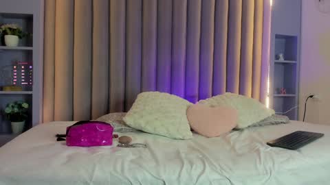 Snapshot of eva_daemon chatting on February 6, 11:21 am EVA DAEMON online show from February 6, 11:21 am