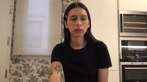 Snapshot of eva_marieee chatting on December 11, 3:26 pm eva marieee online show from December 11, 3:26 pm