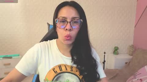Eva  online show from May 12, 2:47 pm
