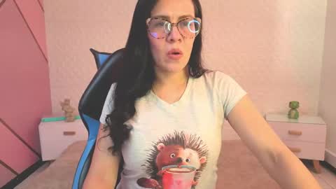 Eva  online show from May 15, 2:57 pm