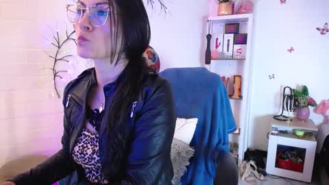 Eva Notty  online show from September 9, 1:10 pm