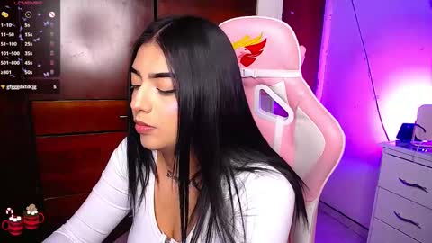 Snapshot of eva_six_ chatting on December 16, 7:00 pm Eva online show from December 16, 7:00 pm