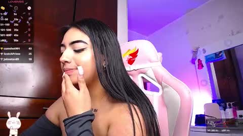Snapshot of eva_six_ chatting on February 19, 4:55 am Eva online show from February 19, 4:55 am