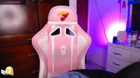 Snapshot of eva_six_ chatting on March 5, 6:23 pm Eva online show from March 5, 6:23 pm