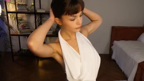 Hello my name is Eva its my first day here online show from September 17, 8:16 am