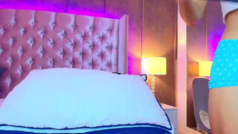 Snapshot of evaa_cloee chatting on February 6, 1:49 am EVA CLOEE online show from February 6, 1:49 am