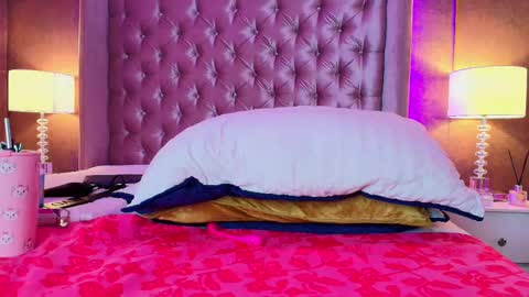 Snapshot of evaa_cloee chatting on February 14, 12:30 am EVA CLOEE online show from February 14, 12:30 am