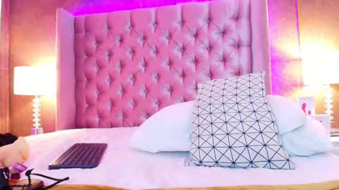 Snapshot of evaa_cloee chatting on February 26, 8:15 am EVA CLOEE online show from February 26, 8:15 am