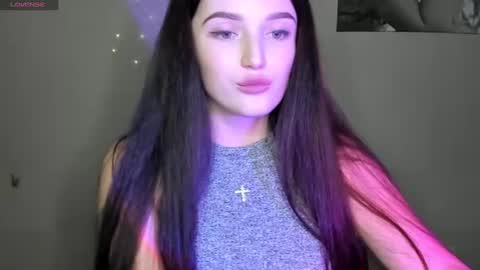 Snapshot of evaamillerr chatting on December 2, 10:01 pm Eva online show from December 2, 10:01 pm