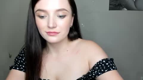 Snapshot of evaamillerr chatting on December 24, 12:44 am Eva online show from December 24, 12:44 am