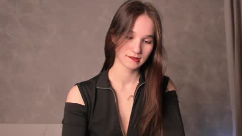  E V A  online show from February 7, 2:43 pm