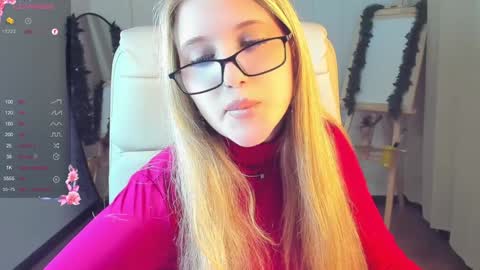 Snapshot of evacadooo chatting on December 21, 5:47 am Eva online show from December 21, 5:47 am