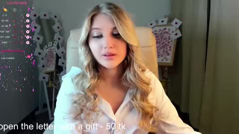 Snapshot of evacadooo chatting on February 18, 5:53 am Eva online show from February 18, 5:53 am