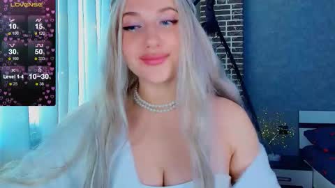 Snapshot of evacadooo chatting on November 1, 7:43 am Eva online show from November 1, 7:43 am