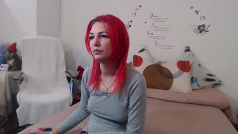 Snapshot of evadesireone chatting on December 6, 10:27 am EvadesireONE online show from December 6, 10:27 am