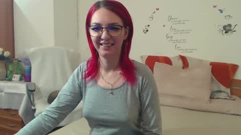 Snapshot of evadesireone chatting on February 17, 2:04 pm EvadesireONE online show from February 17, 2:04 pm