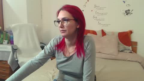 Snapshot of evadesireone chatting on February 17, 8:15 pm EvadesireONE online show from February 17, 8:15 pm