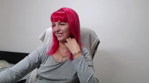 Snapshot of evadesireone chatting on October 1, 6:36 pm EvadesireONE online show from October 1, 6:36 pm