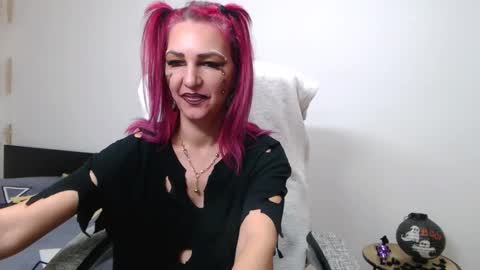 EvadesireONE online show from October 31, 10:38 am