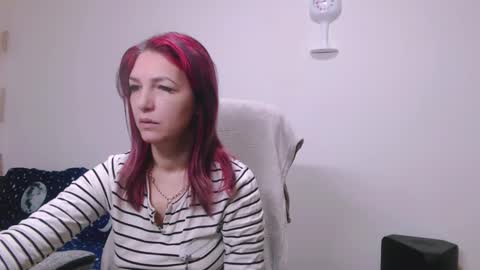 Snapshot of evadesireone chatting on February 25, 10:47 am EvadesireONE online show from February 25, 10:47 am