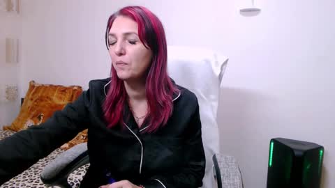 Snapshot of evadesireone chatting on March 14, 8:42 am EvadesireONE online show from March 14, 8:42 am