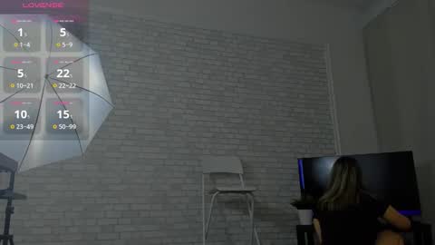 Snapshot of evafolverr chatting on November 9, 7:17 am Eva online show from November 9, 7:17 am