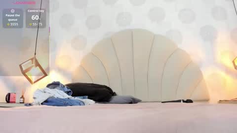 E V A  online show from February 3, 6:40 am