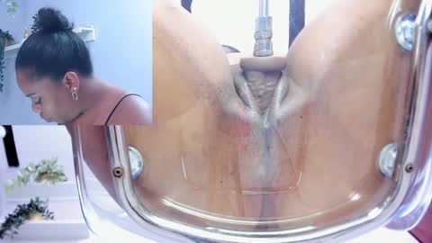 Snapshot of evahalston chatting on October 1, 1:33 am evahalston online show from October 1, 1:33 am