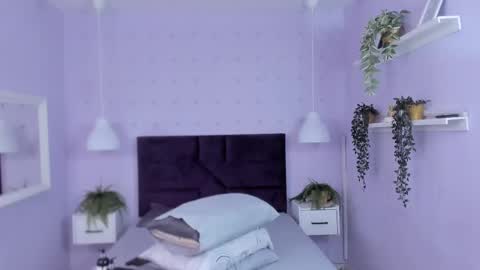 Snapshot of evahalston chatting on October 20, 1:39 am evahalston online show from October 20, 1:39 am