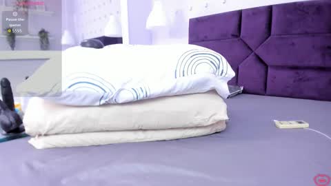 Snapshot of evahalston chatting on October 25, 12:51 am evahalston online show from October 25, 12:51 am