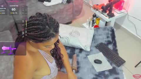 Snapshot of evahalston chatting on November 5, 1:05 am evahalston online show from November 5, 1:05 am