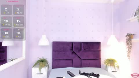 Snapshot of evahalston chatting on February 26, 12:20 am evahalston online show from February 26, 12:20 am