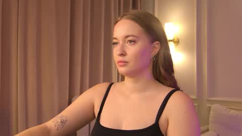 evahariss1 online show from October 7, 9:06 am