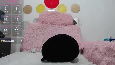 Snapshot of evahootxx chatting on February 4, 5:08 pm EVA online show from February 4, 5:08 pm