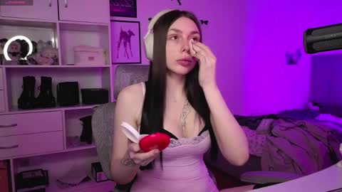 Snapshot of evajevylove chatting on April 2, 4:48 pm Eva online show from April 2, 4:48 pm