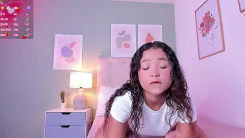 Snapshot of evalunna__ chatting on October 8, 8:28 pm Eva Luna online show from October 8, 8:28 pm