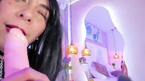 Snapshot of evamillins chatting on February 25, 7:31 am evamillins online show from February 25, 7:31 am