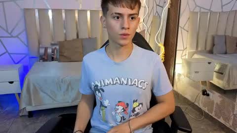 evan_tay online show from April 25, 4:15 am