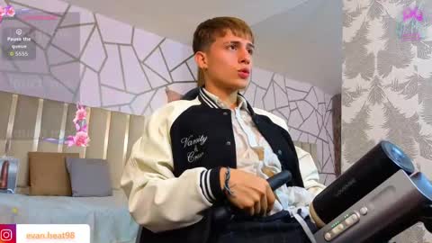 evan_tay online show from May 1, 3:11 am