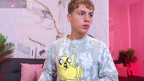 evan_tay online show from May 2, 3:44 am