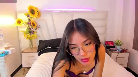 Snapshot of evangeelin_hills chatting on September 20, 7:48 pm Evangeelin hills online show from September 20, 7:48 pm