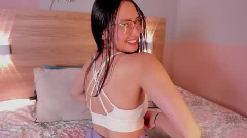 Snapshot of evangelineroos chatting on March 25, 8:15 pm evangelineroos online show from March 25, 8:15 pm