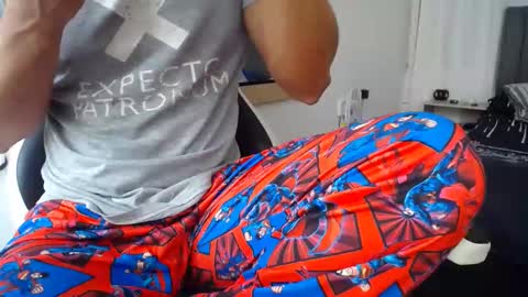 Snapshot of evans_king chatting on February 16, 4:21 pm Evan online show from February 16, 4:21 pm