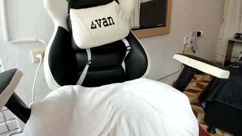 Snapshot of evans_king chatting on March 3, 6:33 pm Evan online show from March 3, 6:33 pm