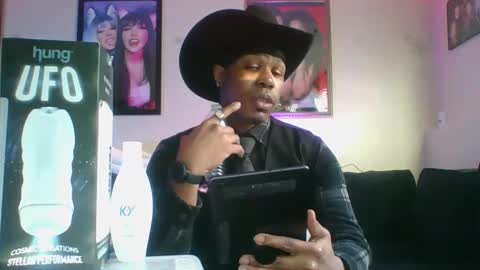 Snapshot of evanschris2048 chatting on March 1, 3:38 pm evanschris2048 online show from March 1, 3:38 pm