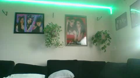 evanschris2048 online show from November 14, 5:44 pm