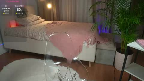 evaorion_ online show from May 20, 7:09 pm