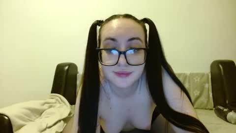 Snapshot of evaryde chatting on January 5, 5:27 pm EvaRyde online show from January 5, 5:27 pm